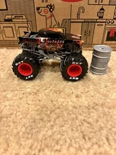 2022 Spin Master Monster Jam Avenger Truck New 1:64