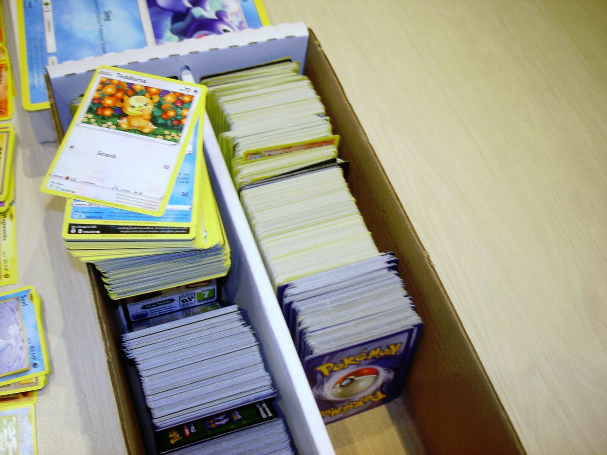 額　5つまとめ買い Huge Collection Of Pokemon Cards - Lot Over 1550 + Cards