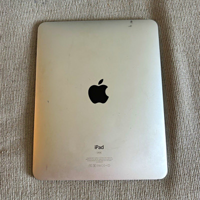Apple iPad 9.7in 64GB Wi-Fi iOS Touch Screen Tablet Silver/Black A1219