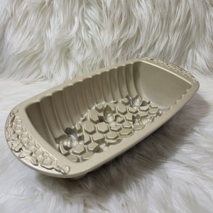 Nordic Ware Honey Hive Loaf Pan Bee Theme Spring Baking 6 Cups