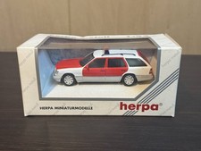 [herpa] [herpa] 1/43 Mercedes E320 T-Modell Notarzt Product number: 070218