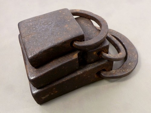 SPAIN set THREE STEEL WEIGHTS Barcelona 18th century HANGING SCALE TYPE 4 2 n 1 - Picture 5 of 7