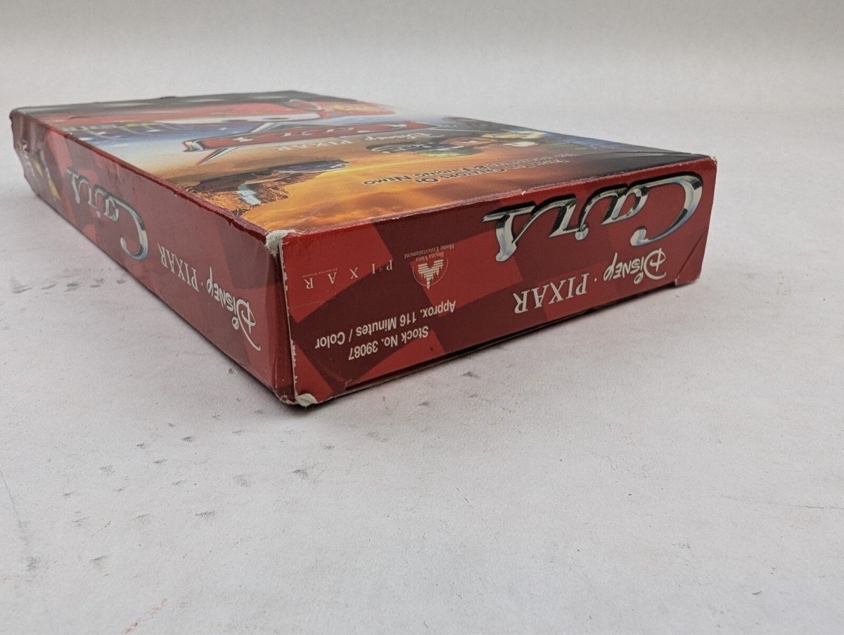 オールドディズニーCARS Paris Cars: Moteurs Action Stunt Show with Lightning McQueen