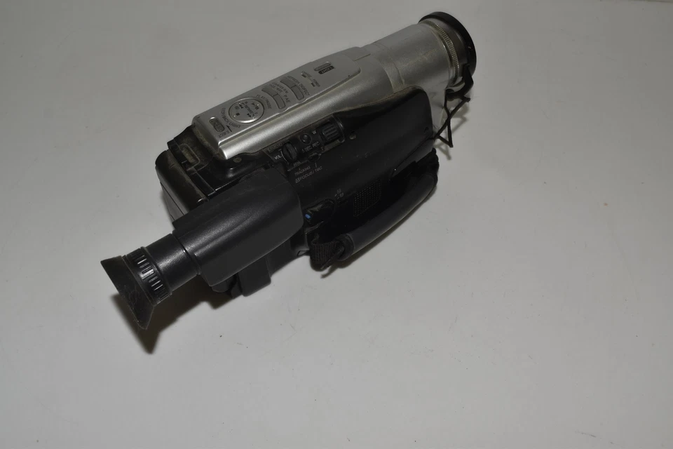 JVC SUPER VHS COMPACT VHS CAMCORDER MODEL GR-SXM260U (JCC27) - Image 2 of 4