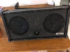 TOA SM-68 STAGE MONITOR W/MIC STAND BRACKET