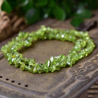 Natural Olivine Green Quartz Crystal Healing Chip Gemstone Hand