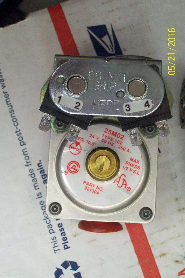 WHITE RODGERS 25M02 GAS VALVE TYPE 102 24V .350 AMP 1/2 PSI MAX 921304