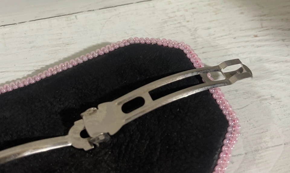 Pinza para el pelo Stories And Beddd rosa negro Foto 4 de 4