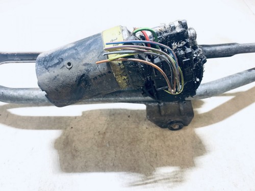 8D1955113  vorne Scheibenwischermotor Teilenummer 0390241117 Audi DE993655-39