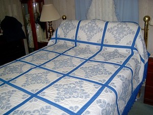 Amish Hand Made King/Queen Blue+White Embroidered Quilt 98 W x 109 L