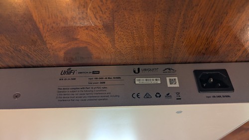 Ubiquiti Networks UniFi Switch 24-Ports PoE 1000Mbps Switch - Photo 3/7