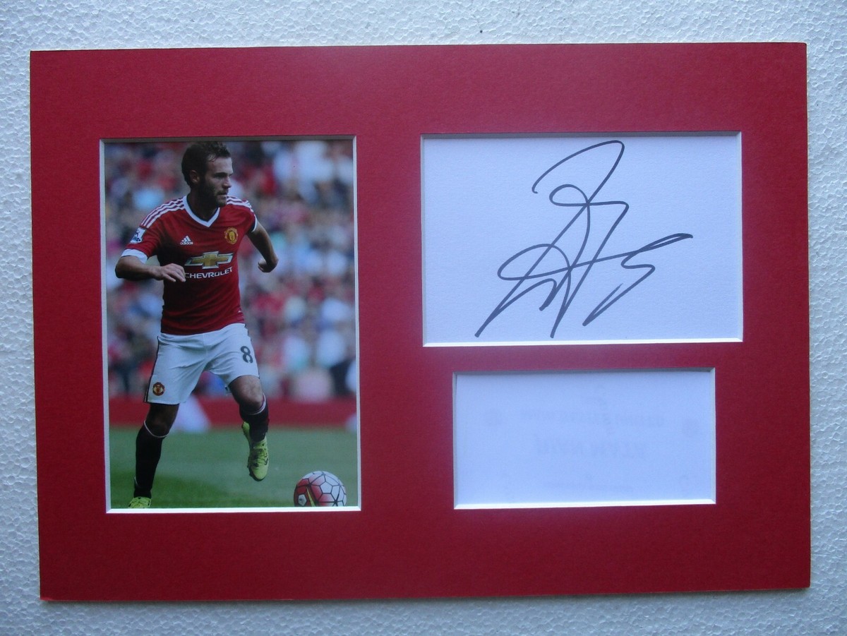 MANCHESTER UNITED JUAN MATA GENUINE SIGNED A4 MOUNTED CARD & PHOTO