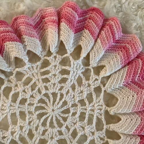 2 Vintage #3 pretty dainty white pink crochet ruffle round doilies doily 8"x8" - Picture 5 of 6