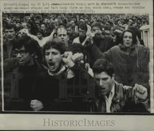 1968 Press Photo Paris students demonstration along Avenue des Gobelins