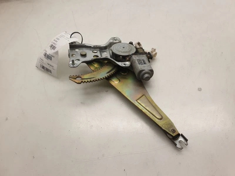 REGULADOR VENTANA PUERTA TRASERA LADO CONDUCTOR TOYOTA RAV4 96-00 Foto 3 de 4