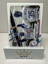 2021 Topps 582 Montgomery Club Hands Up! Masks Up! #303 Los Angeles Dodgers