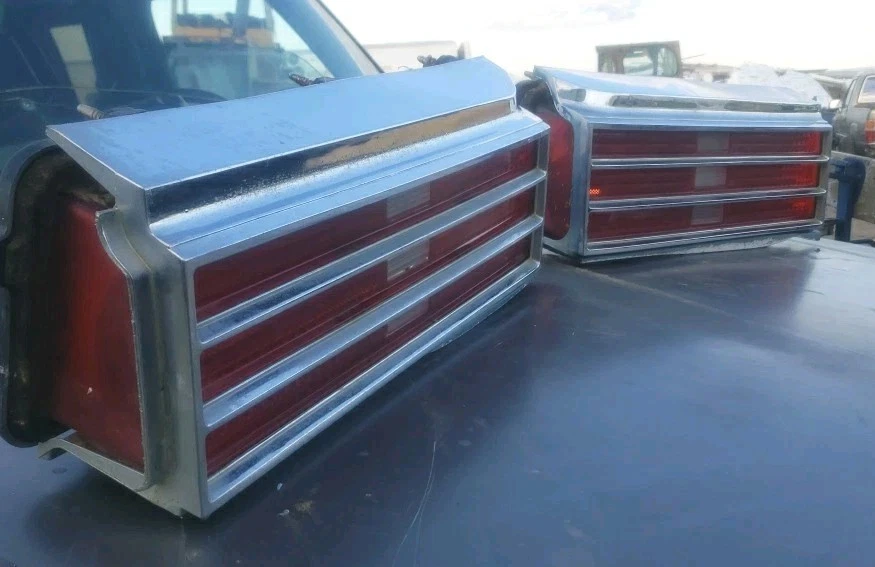 LUZ TRASERA CATALINA RT./LFT SEDÁN 4 PUERTAS SE ADAPTA A 75-76 PONTIAC 111834 Foto 4 de 4