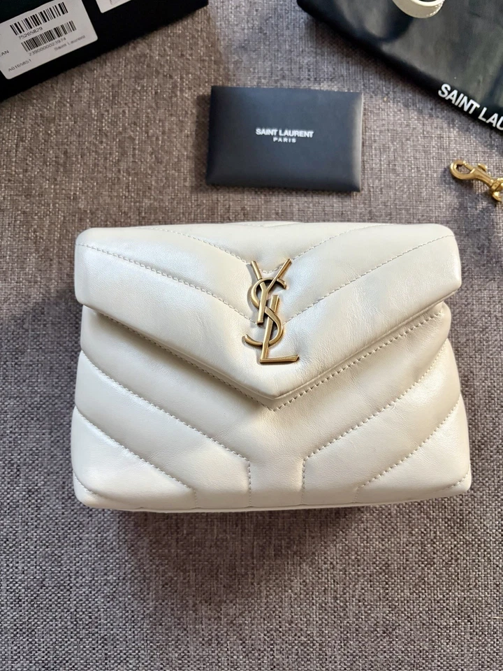 Saint Laurent Loulou, Foto 2 von 5