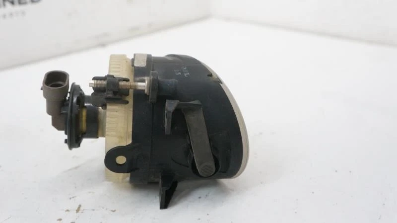 Luz antiniebla delantera derecha para pasajero Volkswagen Golf GTI 2007 5K0-941-700-G fabricante de equipos originales Foto 3 de 4