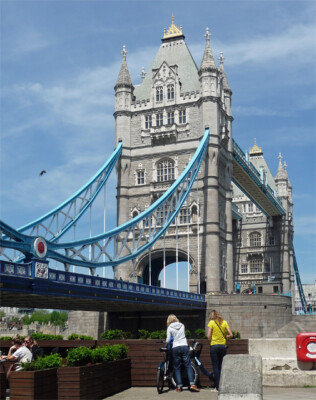 FOTO LONDON TOWER BRIDGE VON HORACE JONES (ARCHITEKT) UND JOHN WOLFE BARRY (ENG.