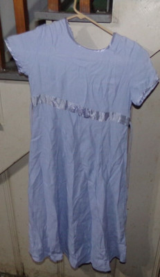 1 GIRLS SZ 12 NOODLES DRESS BLUE WITH FLOWERS ACROSS MIDDLE