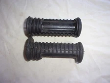 HONDA DREAM 305 C72 CA72 C77 CA77 FRONT FOOT PEG RUBBERS..NOS ORIGINAL 1 PAIR