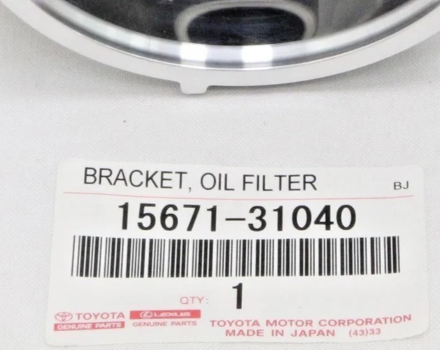 15671-31040 Toyota 4Runner 2010-2020 Tundra 2011-2014 Oil Filter Bracket OEM - Imagem 2 de 2