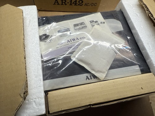 Vintage Rare Aiwa AR-142 AM/FM Transistor Radio Solid State Japan New With Box! - Picture 5 of 14