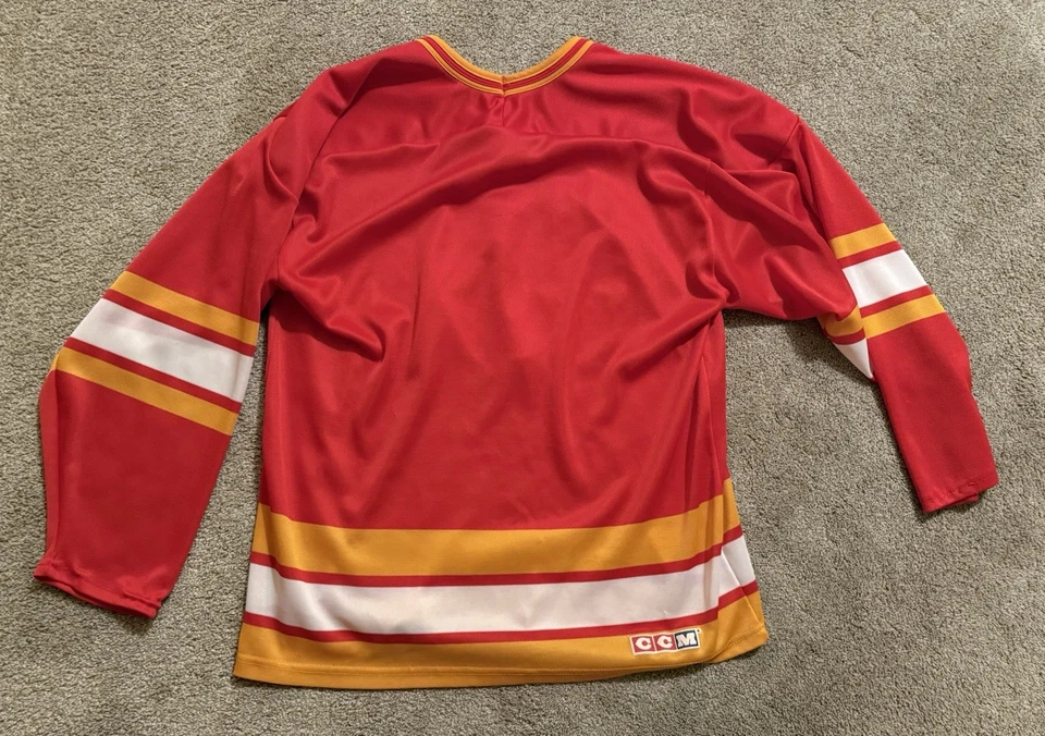Vintage Calgary Flames CCM Jersey Size Youth L/XL - Image 2 of 4