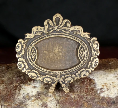 GILDING IRON - OVAL MEDALLION ROSES AND RIBBONS 41mm BRONZE FLOWER - perfect condition