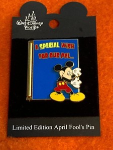 10802    WDW - Mickey, Donald, Goofy - April Fools' Day 2002