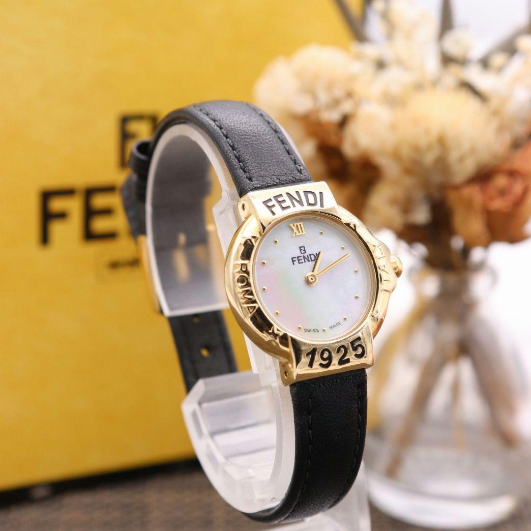FENDI ヴィンテージ　レディース腕時計 VINTAGE FENDI White and Black Watch Working AM284 for sale online