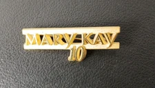 Cool Vintage Mary Kay Cosemetics Make Up Consulatant 10 Year Lapel Pin Pinback