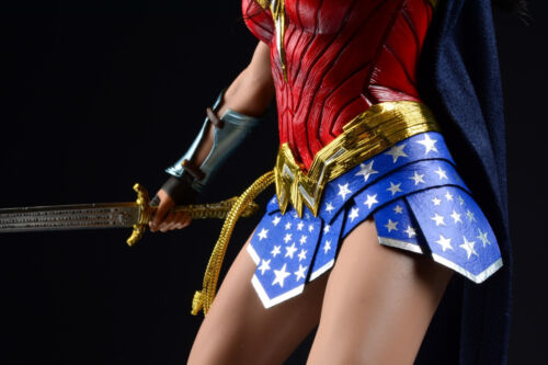 Hot Toys MMS506 Justice League - Wonder Woman (Comic Concept Version) gebraucht - Bild 6 von 12