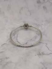 LIMITED EDITION Pandora Moments Silver Heart Of Winter Ball Clasp Bangle Size 17