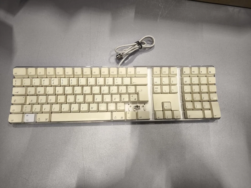 Apple A1048 Tastatur - Gebraucht, Funktioniert, Gebrauchsspuren