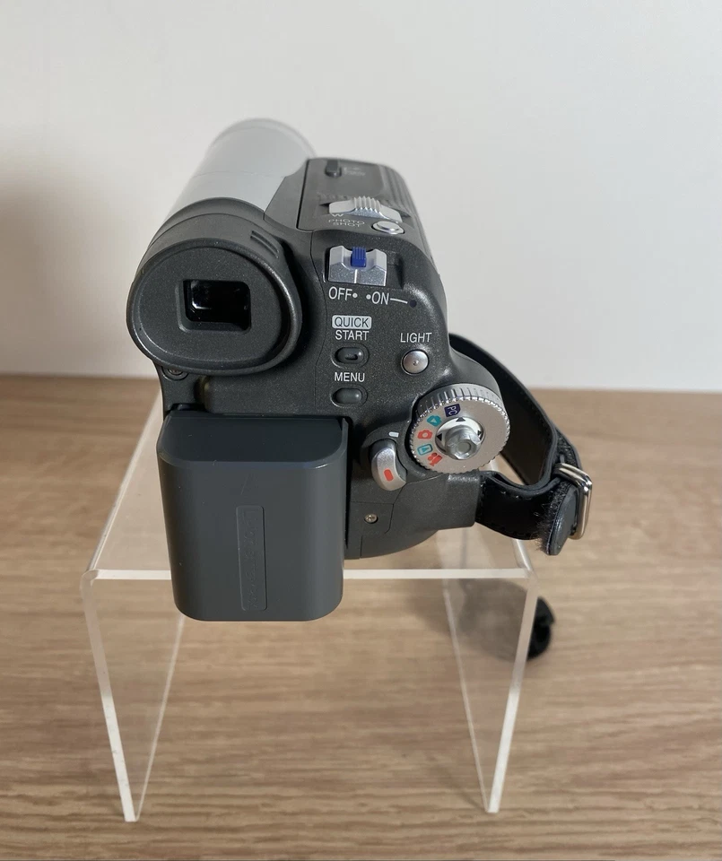 Panasonic NV-GS21 Handheld MiniDV Cassette Camcorder 800x Zoom with Charger - Image 4 of 4