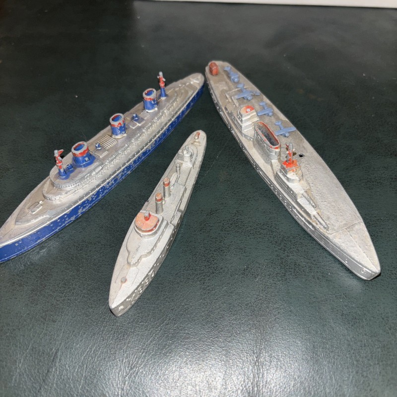 Lot of 3 Tootsie Toy Diecast Metal Naval Battle Ships Carrier Sub K880 1930s Vtg