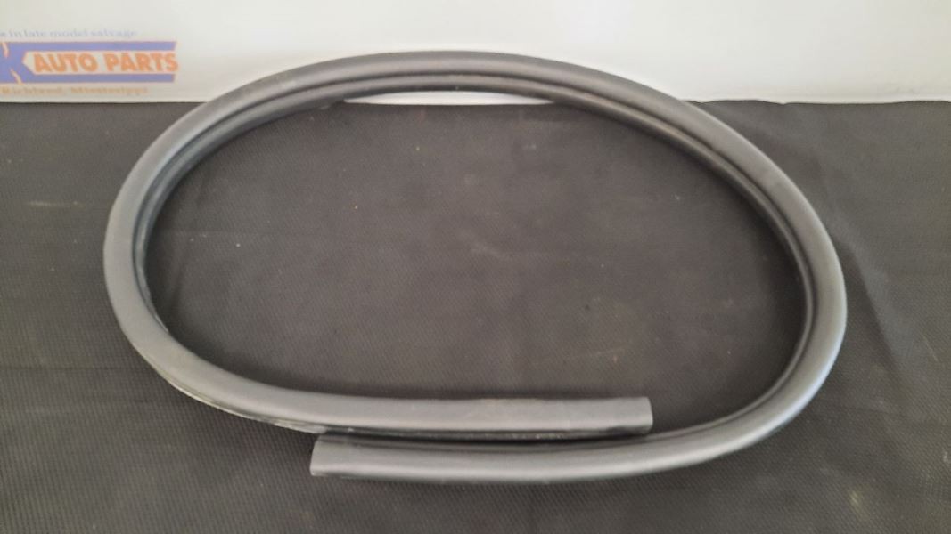 12 2012 FERRARI CALIFORNIA F149 OEM DRIVER LEFT DOOR RUBBER MOULDING 