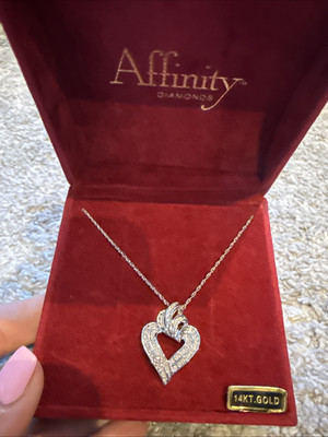 Herzkette Affinity Diamanten Weißgold