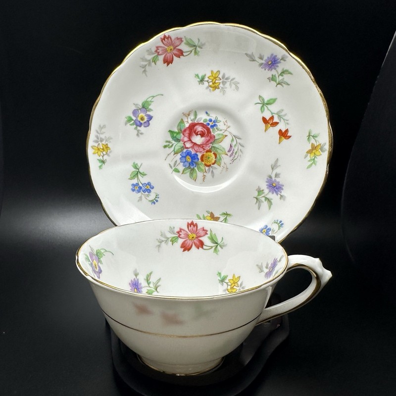 Tuscan Fine Bone China 'Bouquet' Vintage Floral Teacup and Saucer, England