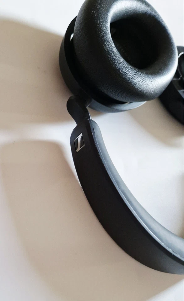 Sennheiser Accentum Plus Wireless, photo 3 of 5