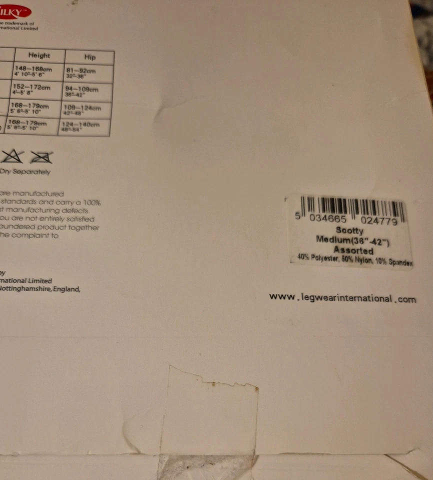 Medias Signature by Silky talla mediana Back con perros Scotty blancos en nuevas Foto 4 de 4