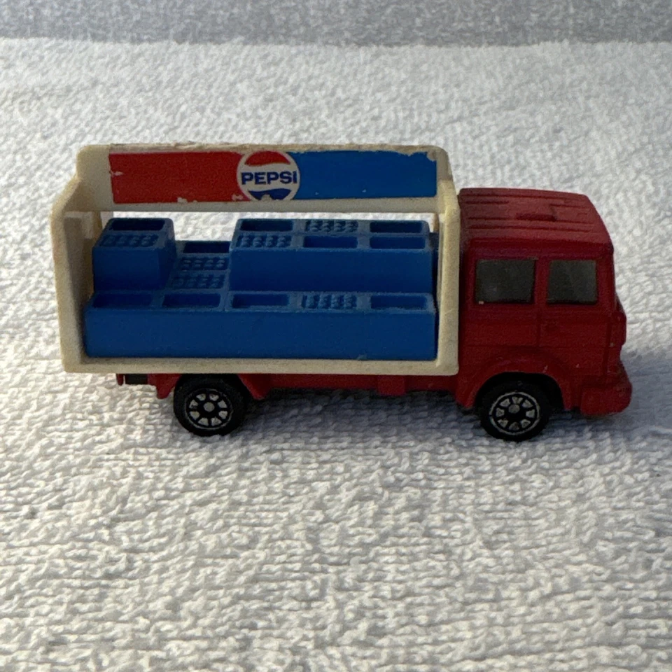 Corgi TRUCK PEPSI BOTTLING TRUCK CORGI 1/64 1984 - Image 3 of 4