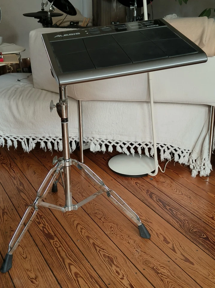 Alesis ControlPad - USB/MIDI Percussion Pad Controller inkl. Ständer - Bild 4 von 4