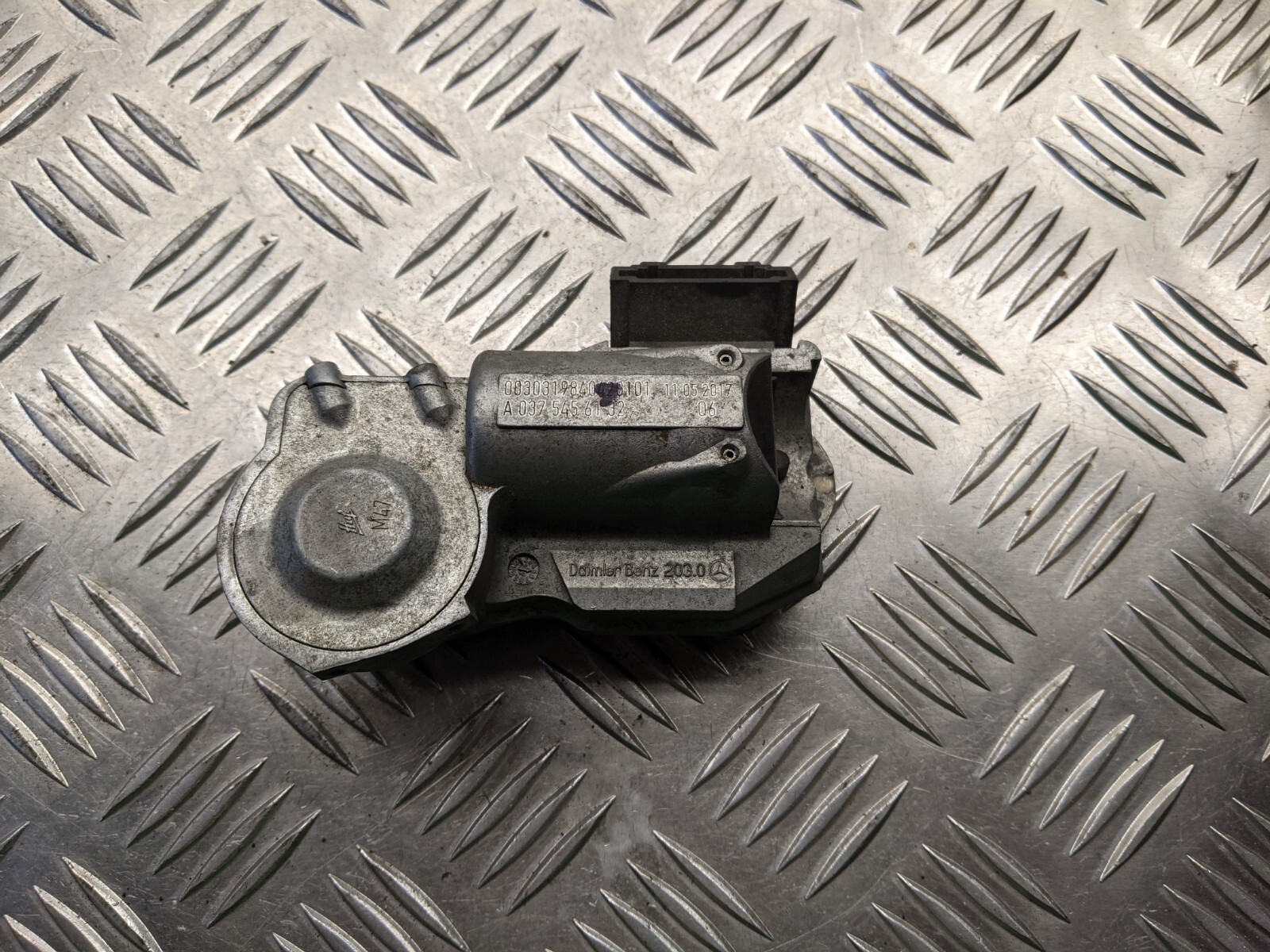 B480 Mercedes-Benz ESL Steering Column Lock A0375456132 | eBay