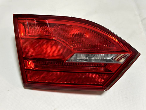 VW Jetta VI 162 Rückleuchte Rücklicht innen links