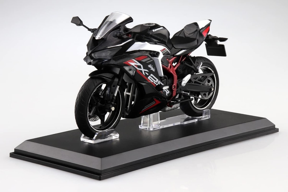 12.yo.ko様 AOSHIMA 1/12 Kawasaki Ninja ZX-25R (Black/White) - YouTube
