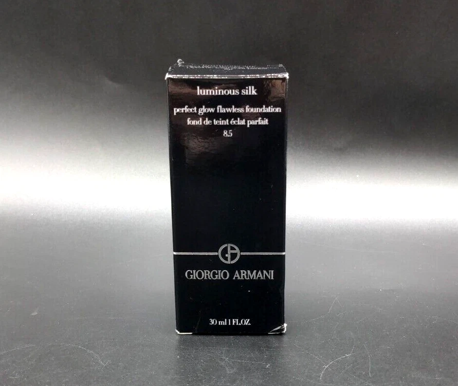 Giorgio Armani Foundation 8.5 Tan Warm Luminous Silk  Perfect Glow - 1 fl oz - Image 3 of 4