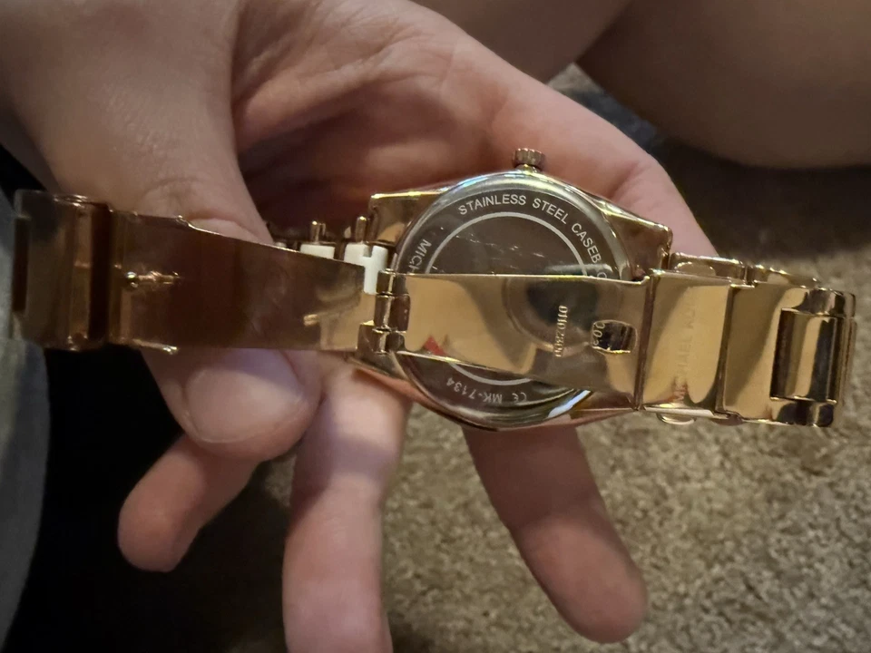 Reloj Michael Kors Janelle 3 manecillas esfera oro rosa dos tonos correa acero MK7134 Foto 3 de 4